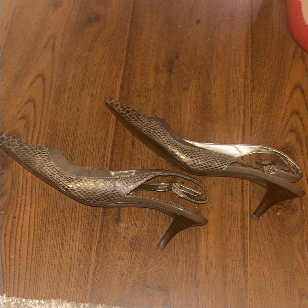 Bandolino Heels Classic Elegant Design